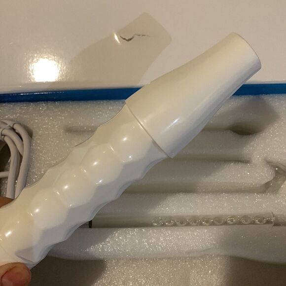 Portable high frequency. Perfect for acne, enlarged pores, and  dark cir… - Picture 11 of 13